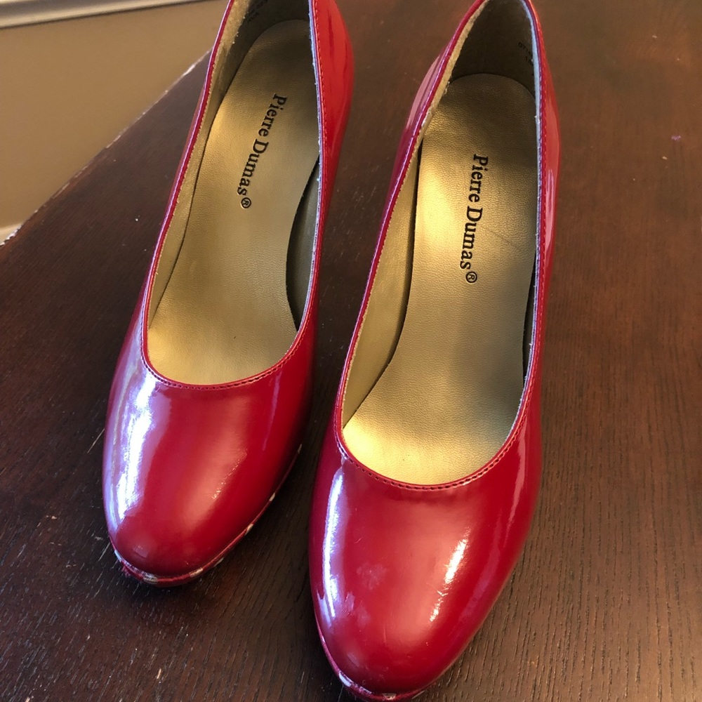 Patent leather heel